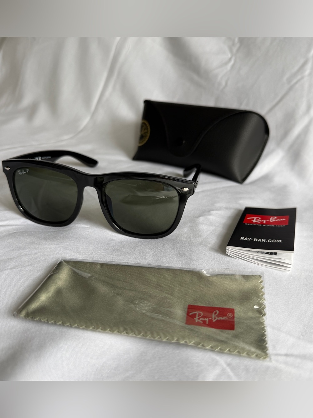 RAY-BAN RB4260D Polarized Sunglasses w/ case